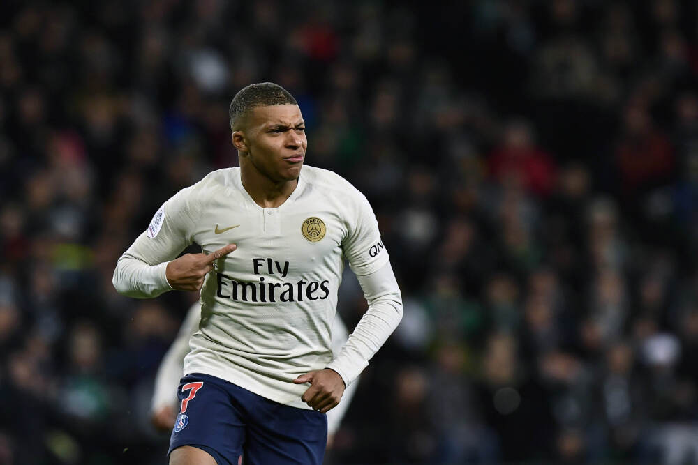 高强度投入研发与销售，科大讯飞预计2025年净利最高预增70%